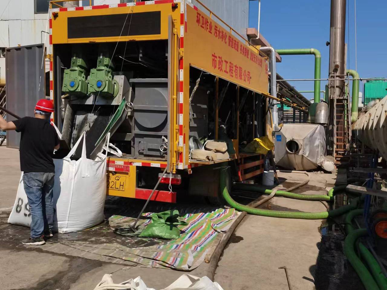 东昌府淤泥压干处理